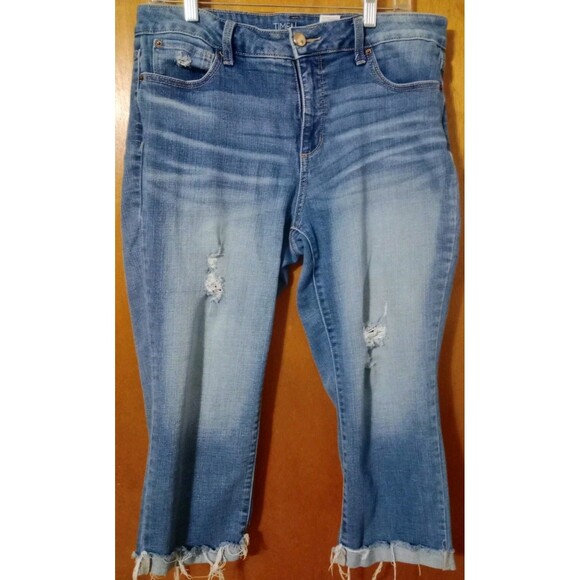 Time & Tru Denim Capris Sz 12 Cropped Distressed Medium Wash Cuff Hem GUC - Picture 1 of 8